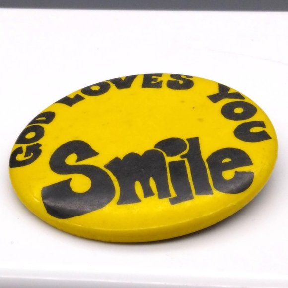 Vintage Smile God Loves You Pinback, Collectible Yellow Pin from Fargo Rubber - Picture 3 of 5